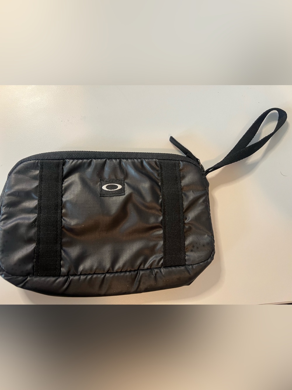 Oakley Black Men’s sunglass carry bag with Wrist Strap